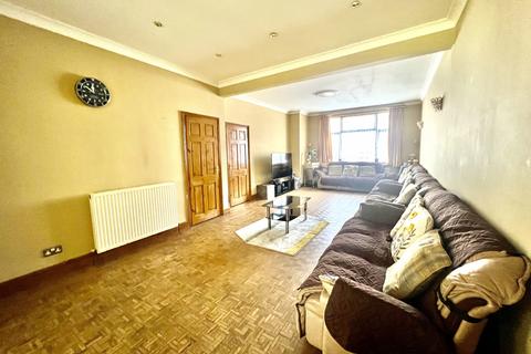 4 bedroom terraced house for sale, Tresco Gardens, IG3 9NH