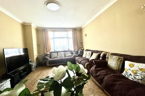 4 bedroom terraced house for sale, Tresco Gardens, IG3 9NH