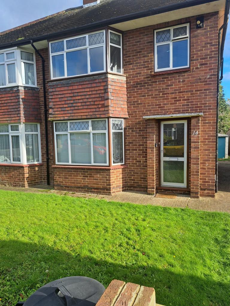 3 bedroom house available to let Meadowview Road,