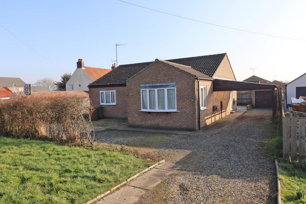 Hutton Road, Hutton Cranswick, YO25 9PH 3 bed detached bungalow £285,000