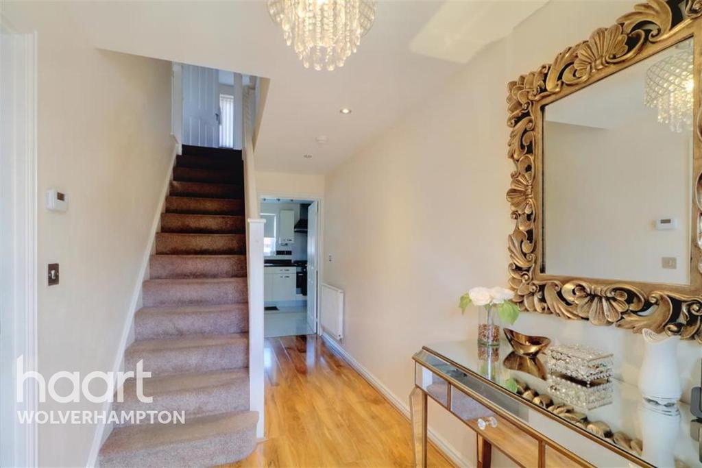 Akron Drive, Wolverhampton 5 bed detached house £1,700 pcm (£392 pw)