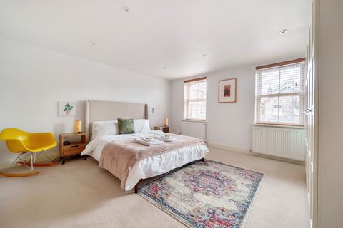 4 bedroom detached house for sale - St Georges Road, Kingston Upon Thames, KT2