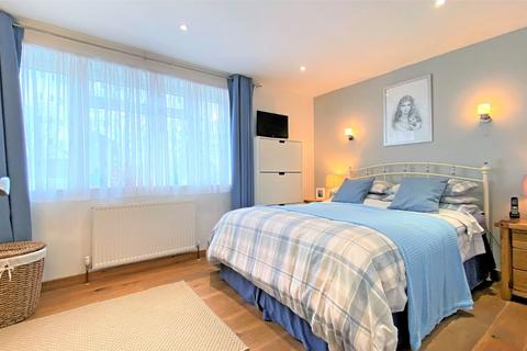 3 bedroom detached house for sale - Sylvana Close, Uxbridge, Greater London