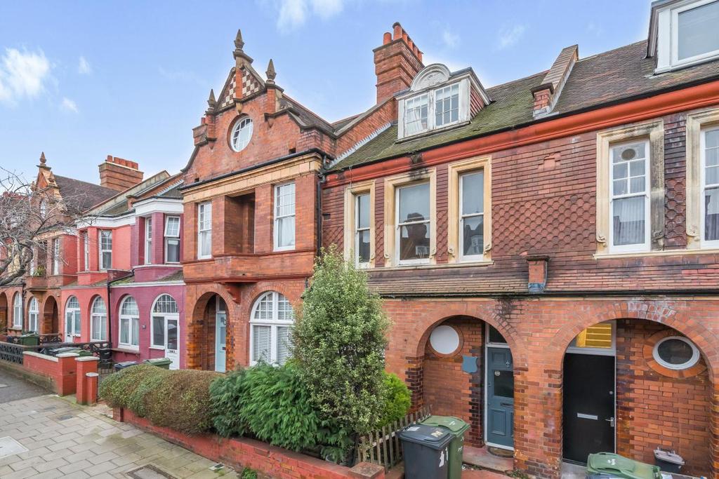 Avenue, Streatham Hill 2 bed flat £475,000