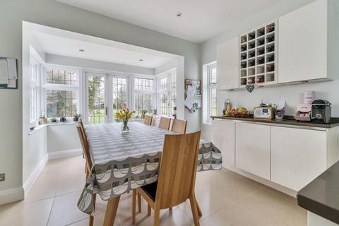 61 Elwill Way, Beckenham, BR3 6RY