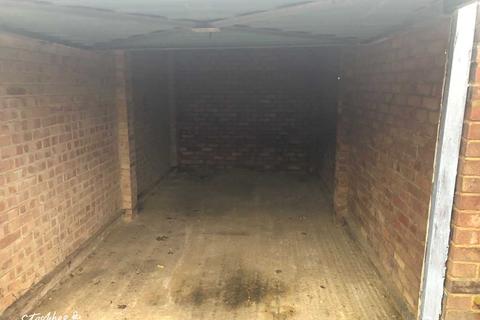 Garage to rent, Codicote Row, Hemel Hempstead HP2