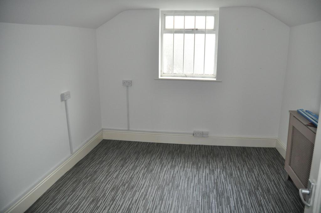 Upstairs Pot Office/Beauty Room
