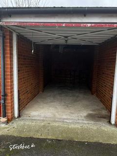 Garage to rent, Harlinger Street, London SE18