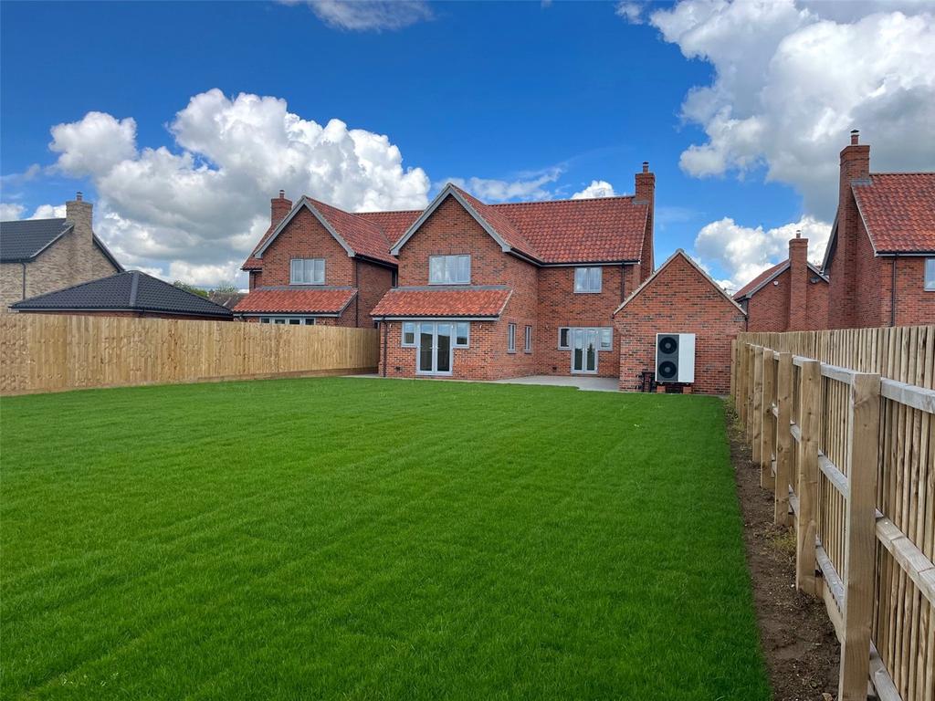 Crown Meadow, Stowupland, Stowmarket, Suffolk, IP14 4 bed detached