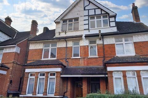2 bedroom flat to rent, Westwell Road, London SW16