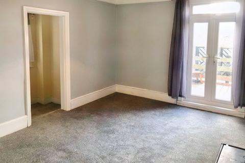 2 bedroom flat to rent, Westwell Road, London SW16