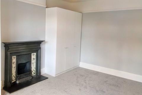 2 bedroom flat to rent, Westwell Road, London SW16