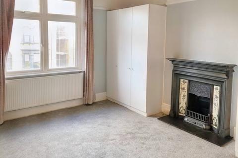 2 bedroom flat to rent, Westwell Road, London SW16
