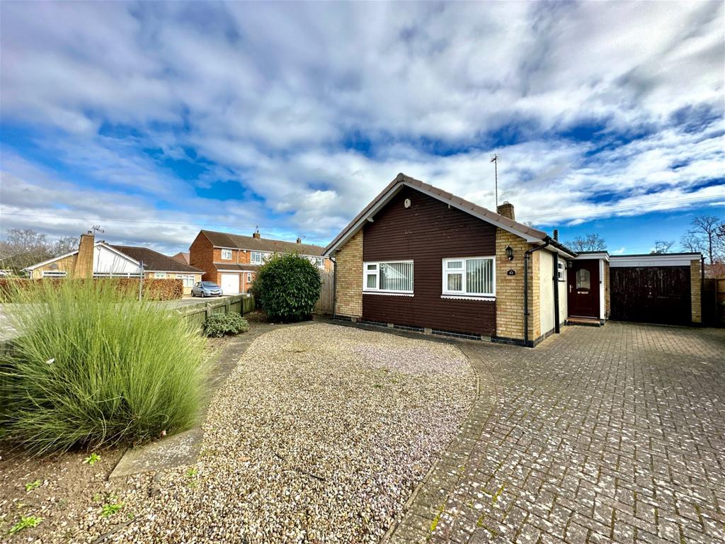 Clovelly Road, Glenfield, Leicester, LE3 8AB 2 bed detached bungalow
