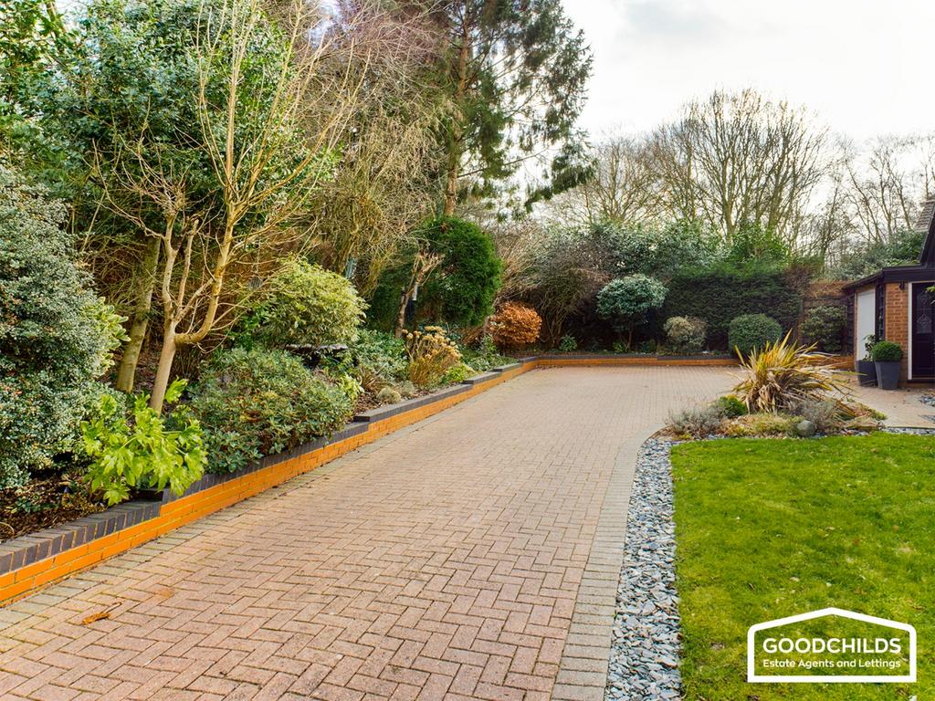 Ganton Road, Turnberry, Bloxwich, WS3 4 bed detached house £450,000