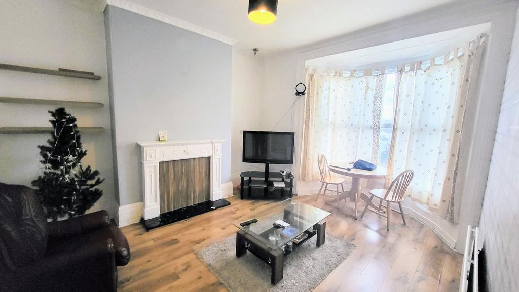 Hylton Road, Sunderland SR4 2 bed flat for sale £59,950
