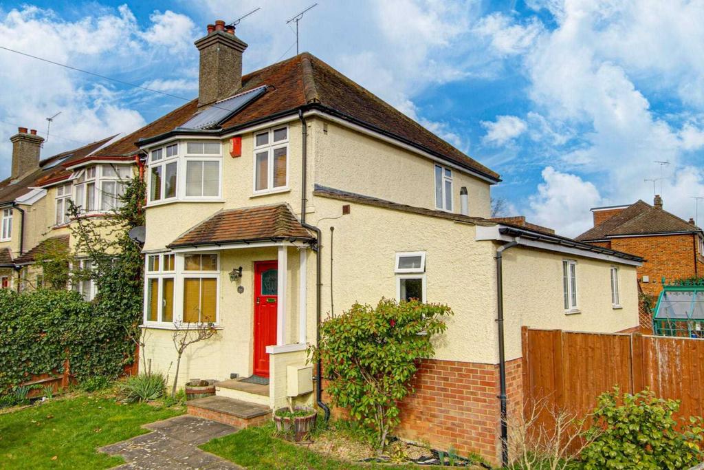 Gosbrook Road Caversham 3 Bed Semi Detached House £569 995