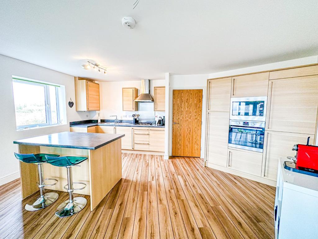 Wren Gardens, Portishead, Bristol, Somerset, BS20 2 bed apartment £