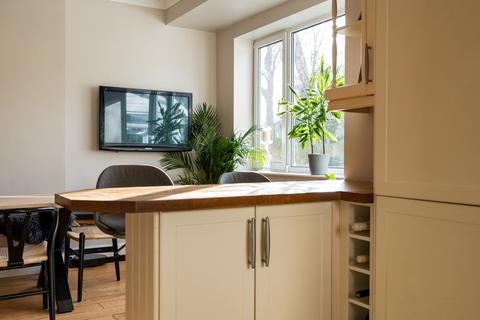 11 Lomondside Avenue, Clarkston, Glasgow, G76 7UQ