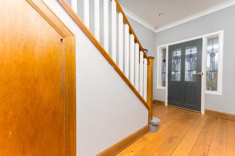 11 Lomondside Avenue, Clarkston, Glasgow, G76 7UQ