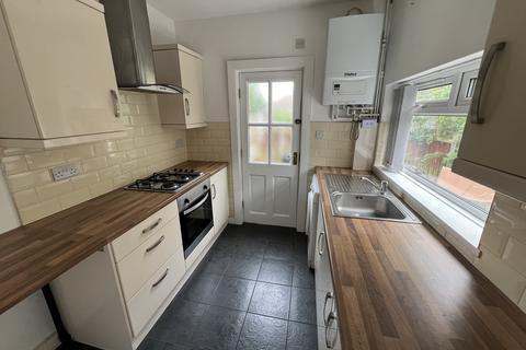3 bedroom end of terrace house to rent, Westminster Avenue, Stockport