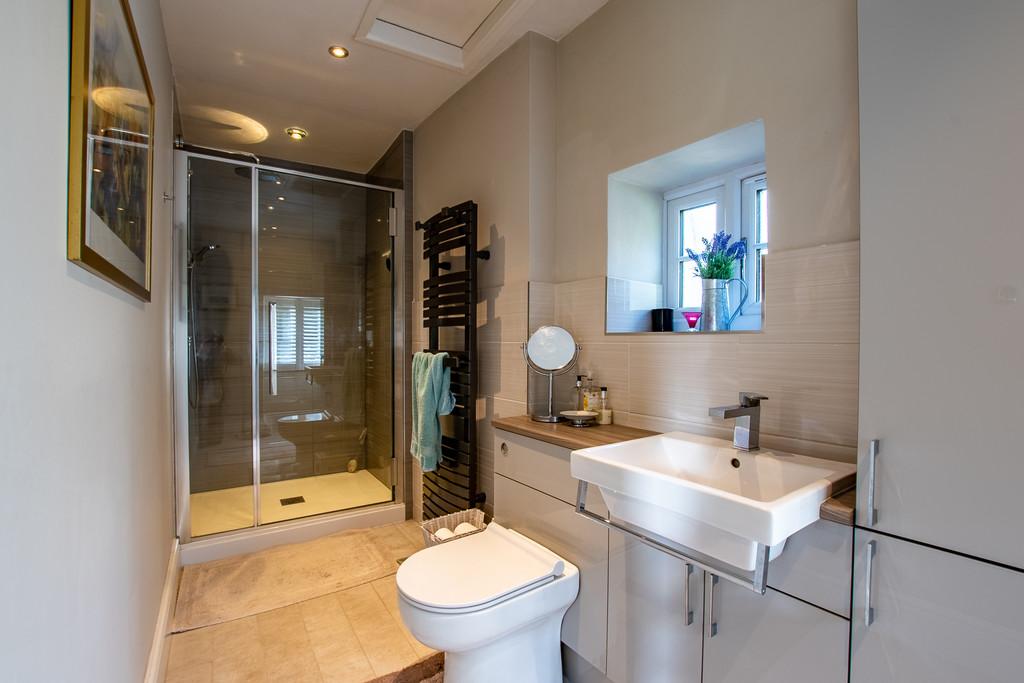 Stylish en-suite shower room
