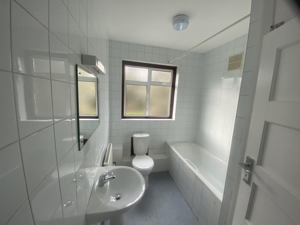 Gravel Hill, Croydon 1 bed £1,050 pcm (£242 pw)