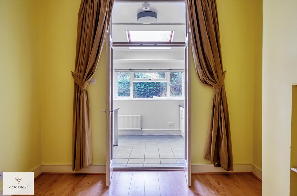 Perth Road, Finsbury Park, N4 6 bed semidetached house £1,200,000