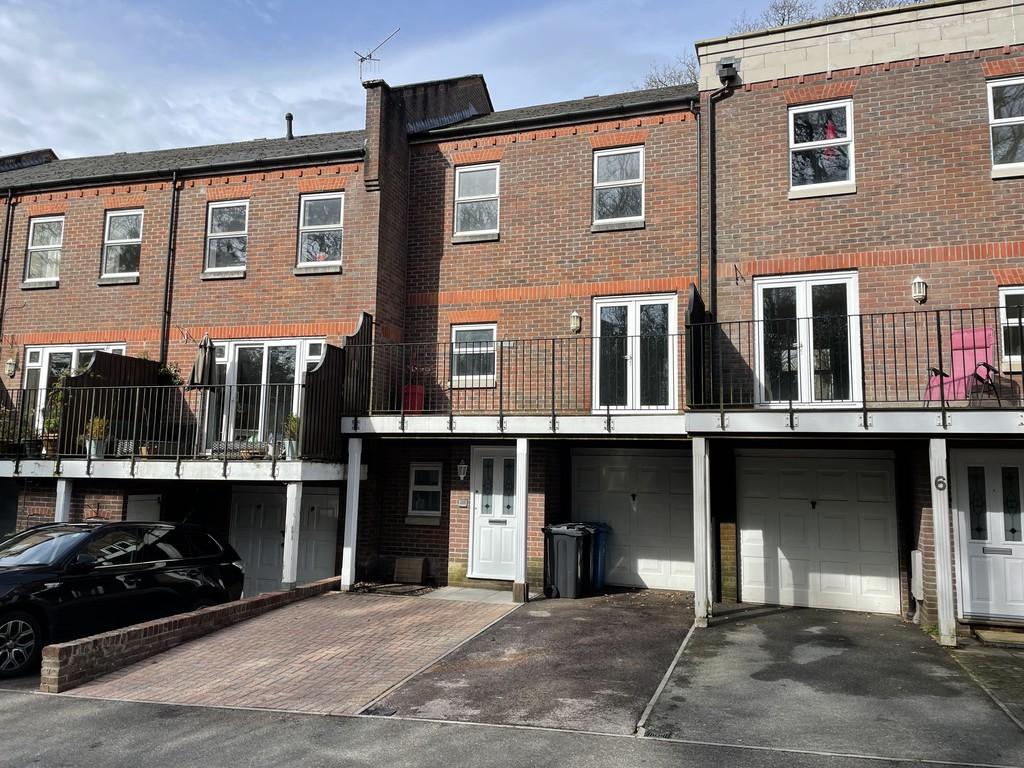 The Topiary, Poole 3 bed townhouse £1,350 pcm (£312 pw)