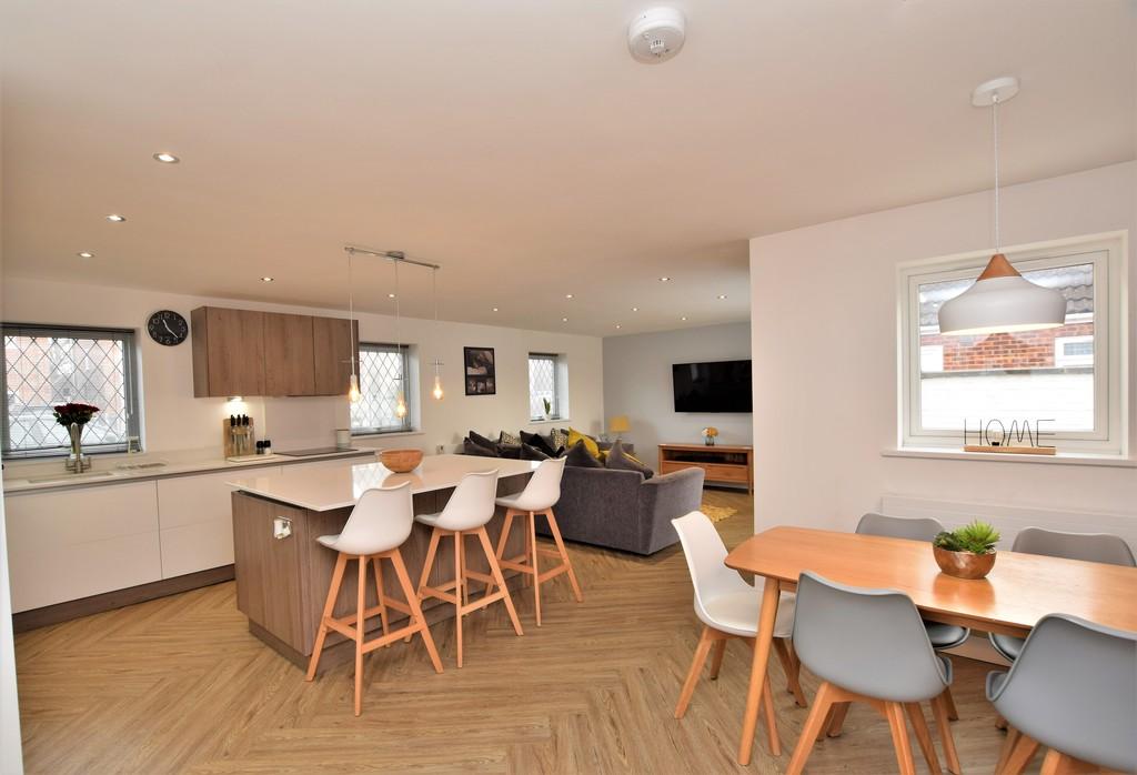 Broad Oaks Park, Colchester, CO4 0JX 4 bed detached bungalow for sale