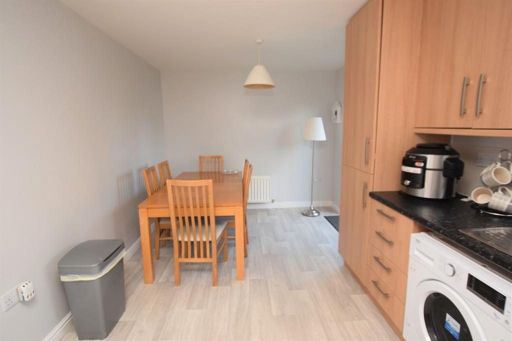 Balmoral Avenue, Catchgate, Stanley 3 bed terraced house £625 pcm (£