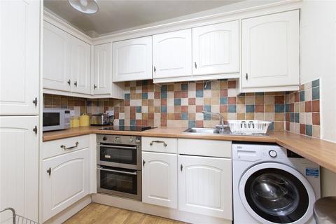 3 bedroom flat to rent, (4f2) Broughton Street, New Town, Edinburgh, EH1