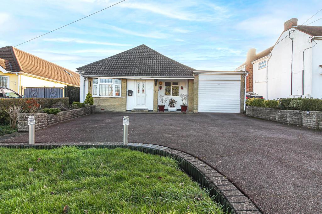 Weald Bridge Road, North Weald 3 bed detached bungalow £595,000