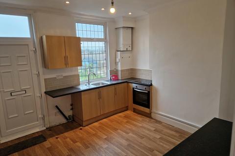 2 bedroom terraced house to rent, Aberford Road, Stanley, Stanley, West Yorkshire