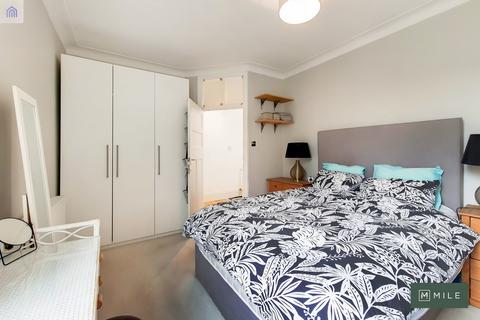 2 bedroom flat to rent, Bramston Road, London