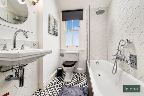 2 bedroom flat to rent, Bramston Road, London