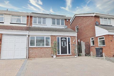 4 bedroom semi-detached house for sale - View Close, Chigwell, IG7