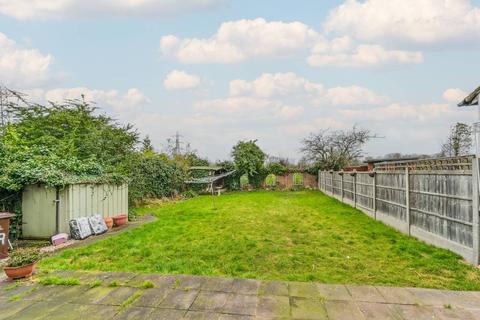 4 bedroom semi-detached house for sale - Salisbury Hall Gardens, Chingford, London, E4