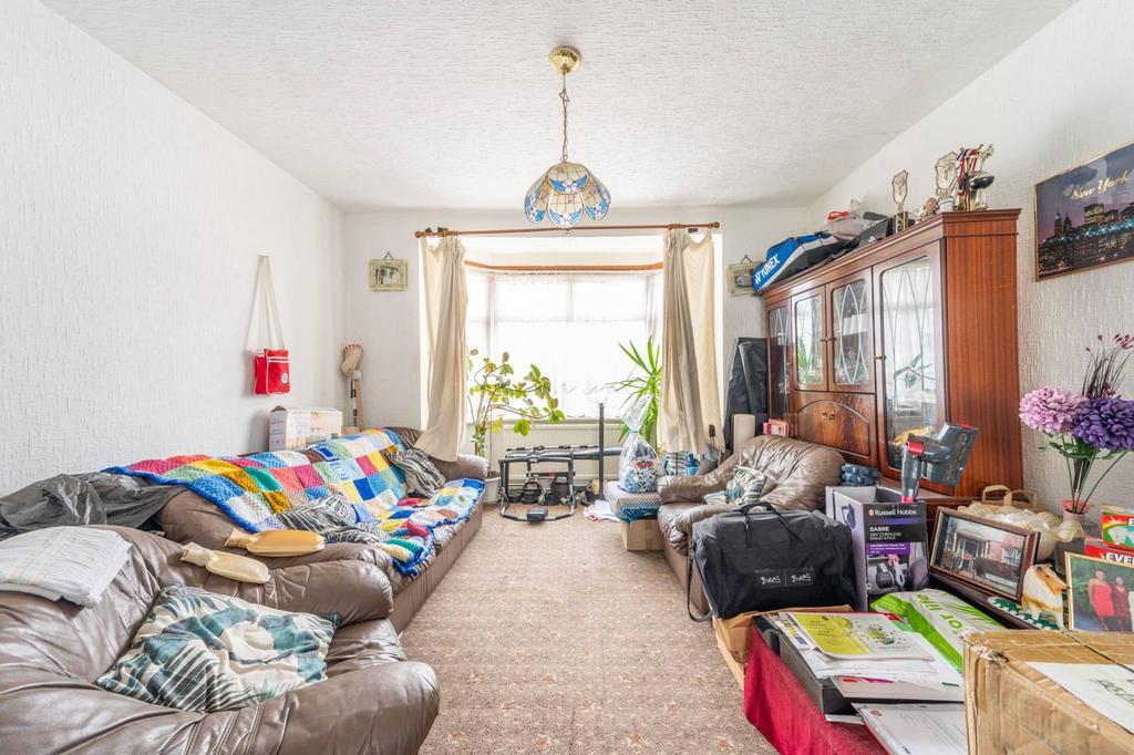 Rosslyn Crescent, Wembley, HA9 3 bed semidetached house £700,000