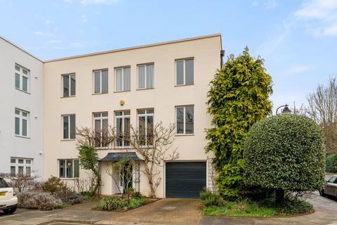 14 Highgate Close, London, N6 4SD