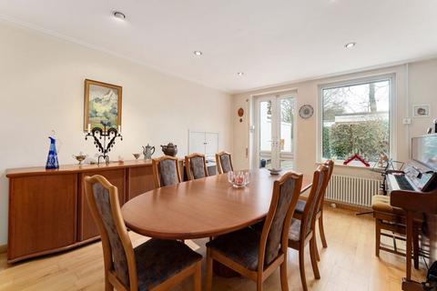 14 Highgate Close, London, N6 4SD