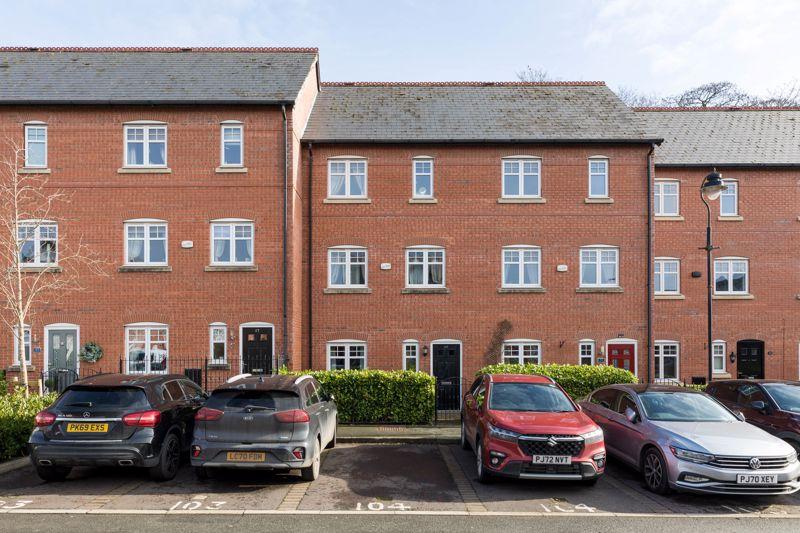 Trevore Drive, Standish, Wigan, WN1 2TT 3 bed terraced house £995 pcm