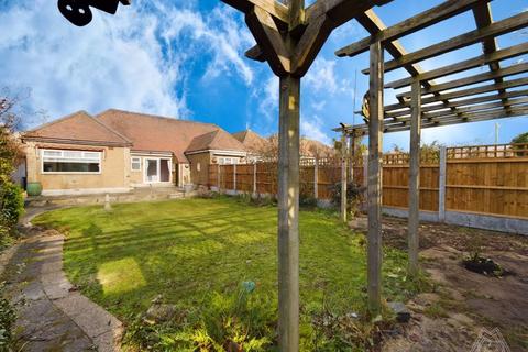205 Purfleet Road, Aveley, South Ockendon, RM15 4DT