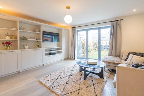 12 Cooper Close, Upper Heyford, Bicester, OX25 5AZ