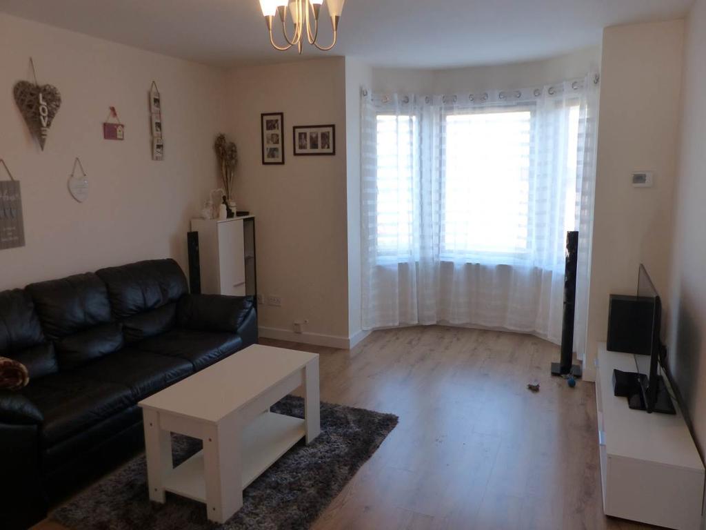 Florence Place, Perth, 2 bed flat £620 pcm (£143 pw)