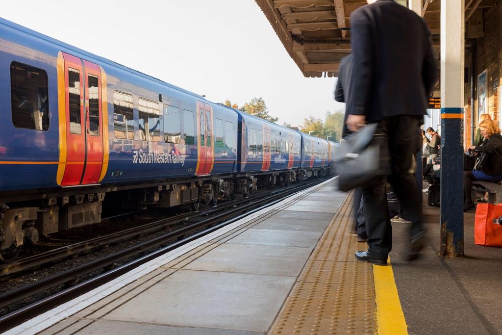 Aldershot mainline station 1 mile away