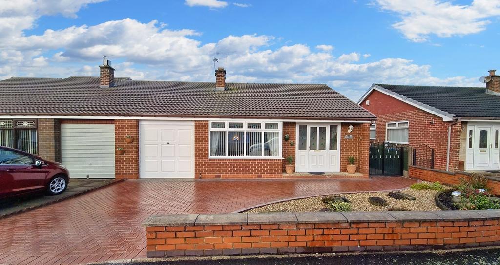 Bakewell Road, Burtonwood... 3 bed semidetached bungalow £200,000