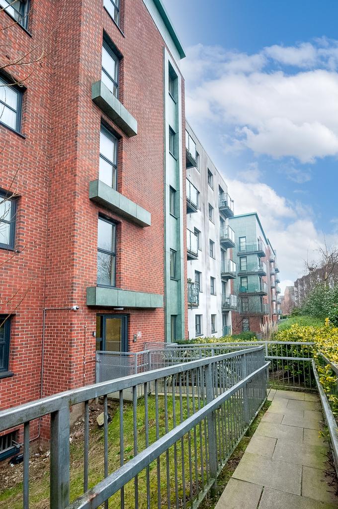 Lower Hall Street, St Helens, WA10 1 bed apartment £500 pcm (£115 pw)