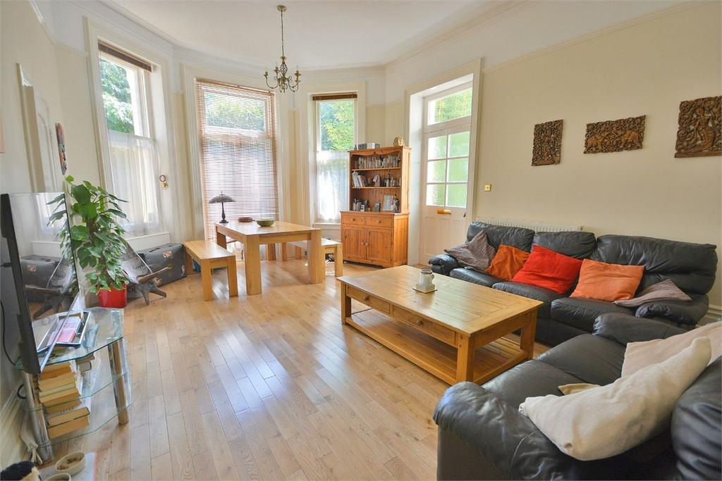 Cavendish Road, Dean Park, Bournemouth, BH1 2 bed apartment £250,000
