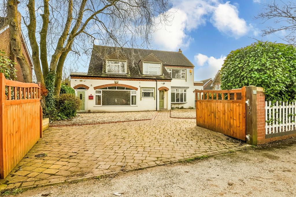 11 Dark Lane, Alrewas, BurtononTrent, DE13 4 bed detached house for